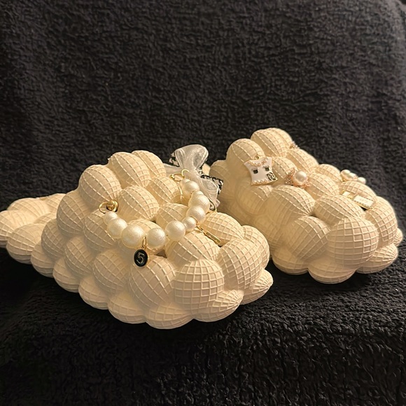 Jaeynow Shoes - NWOT - Bling Luxury Massage Bubble Slides with Charms. ( Color / White-Pearl)